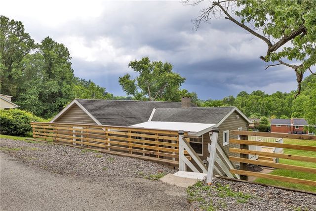 121 College Ave, Plum Boro, PA 15239
