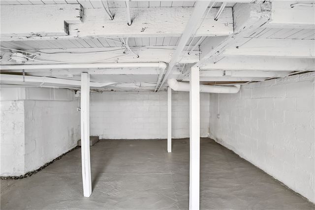 121 College Ave, Plum Boro, PA 15239