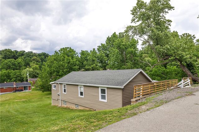 121 College Ave, Plum Boro, PA 15239
