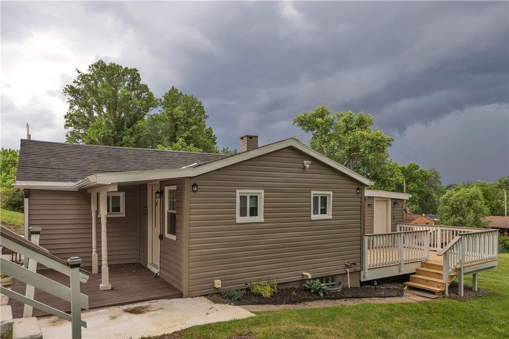 121 College Ave, Plum Boro, PA 15239