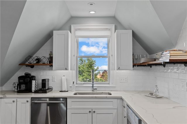 567 Bristol Ferry Road 3, Portsmouth, RI 02871