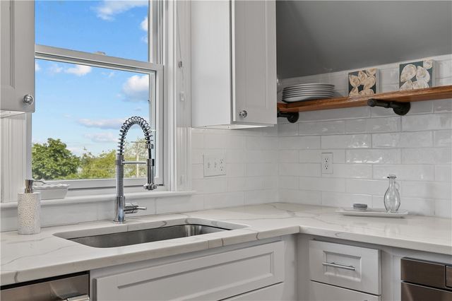 567 Bristol Ferry Road 3, Portsmouth, RI 02871