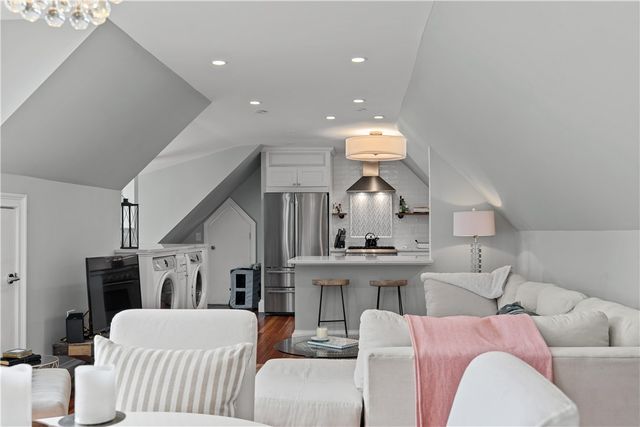 567 Bristol Ferry Road 3, Portsmouth, RI 02871