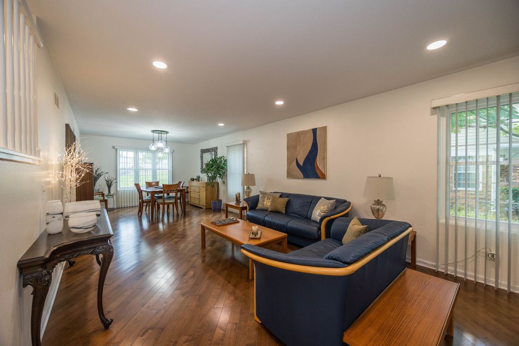 65 Caribou Xing, Northbrook, IL 60062 — photo 4