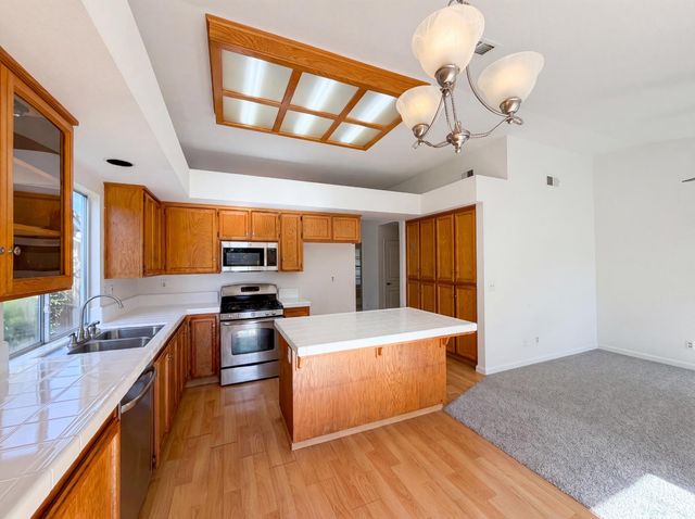 8027 Montevina Dr, Sacramento, CA 95829
