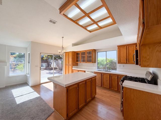 8027 Montevina Dr, Sacramento, CA 95829