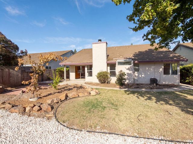 8027 Montevina Dr, Sacramento, CA 95829