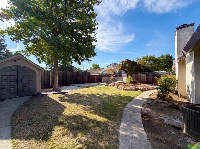 8027 Montevina Dr, Sacramento, CA 95829
