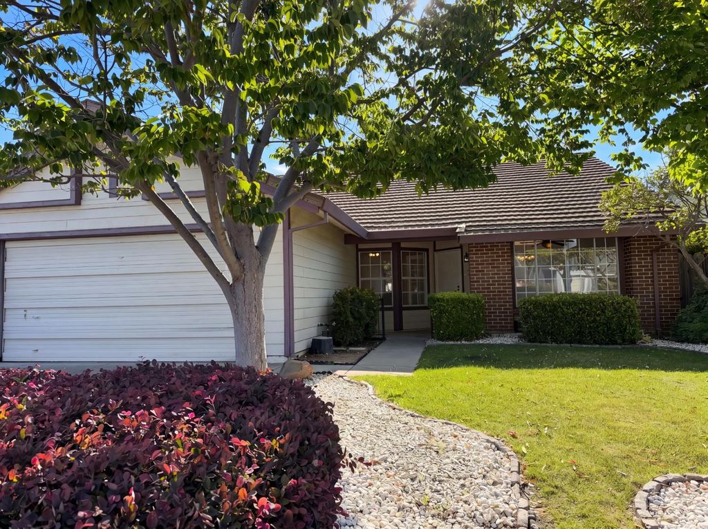 8027 Montevina Dr, Sacramento, CA 95829
