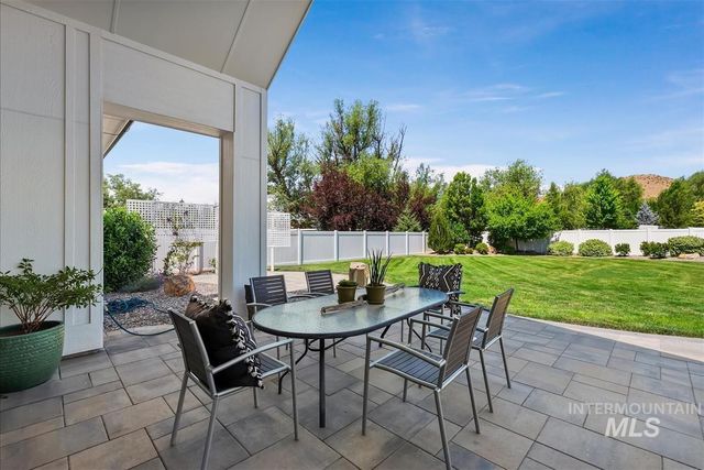 9622 W Sparks Lake Ct, Boise, ID 83714