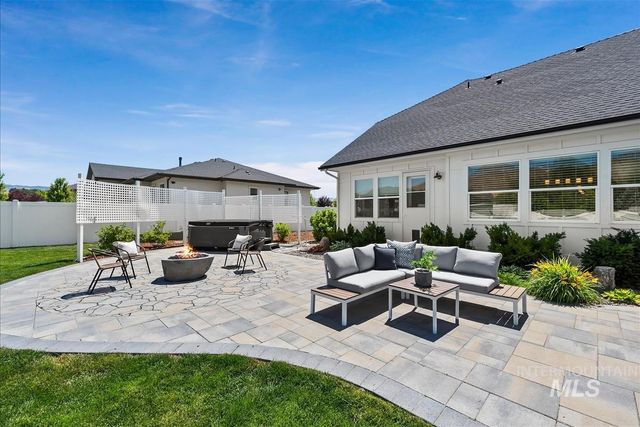 9622 W Sparks Lake Ct, Boise, ID 83714