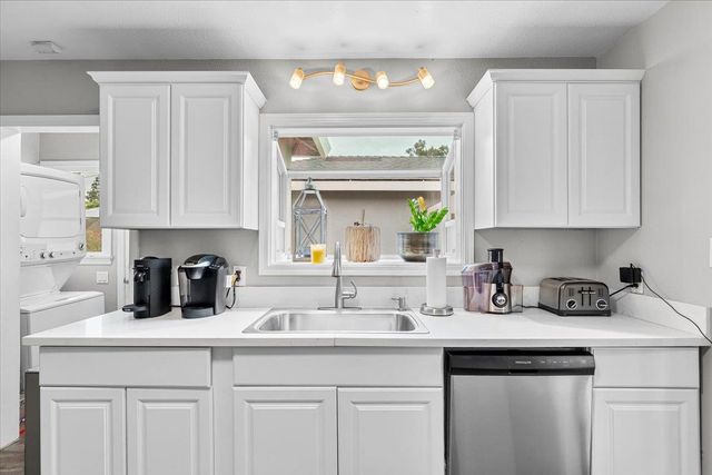 1109 Ulrich Ave, Modesto, CA 95350