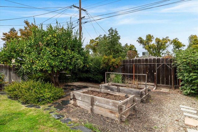 1109 Ulrich Ave, Modesto, CA 95350