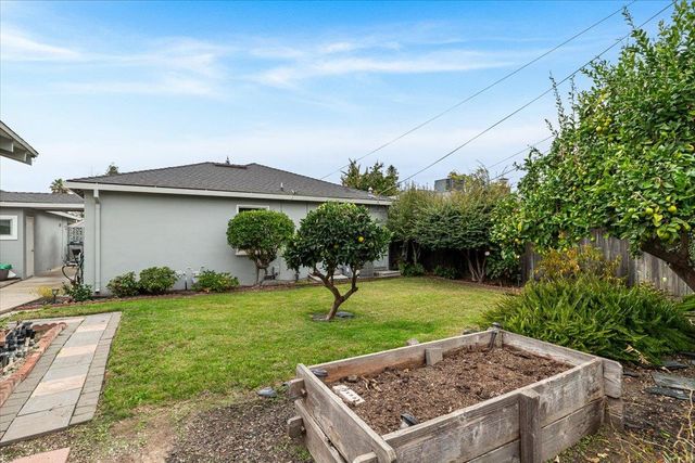 1109 Ulrich Ave, Modesto, CA 95350