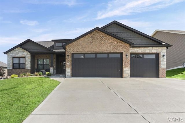 165 Stonebridge Bluff Drive, Maryville, IL 62062