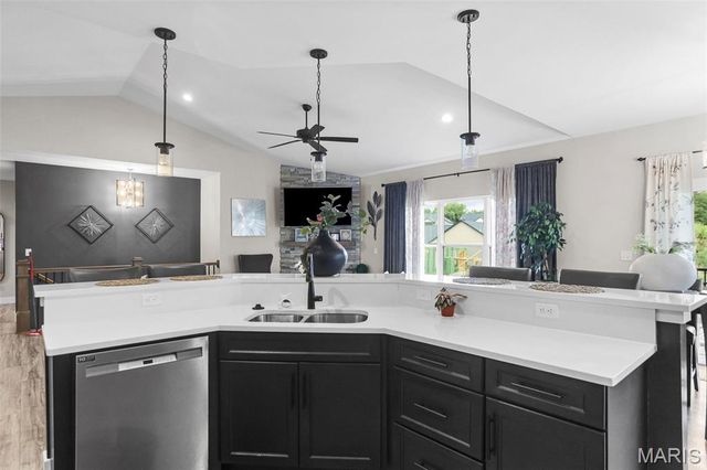 165 Stonebridge Bluff Drive, Maryville, IL 62062