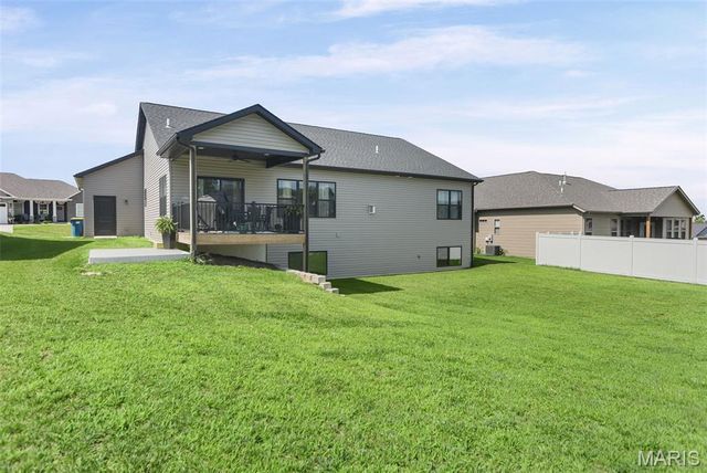 165 Stonebridge Bluff Drive, Maryville, IL 62062