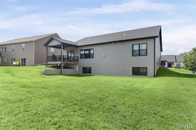 165 Stonebridge Bluff Drive, Maryville, IL 62062
