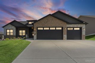 165 Stonebridge Bluff Drive, Maryville, IL 62062