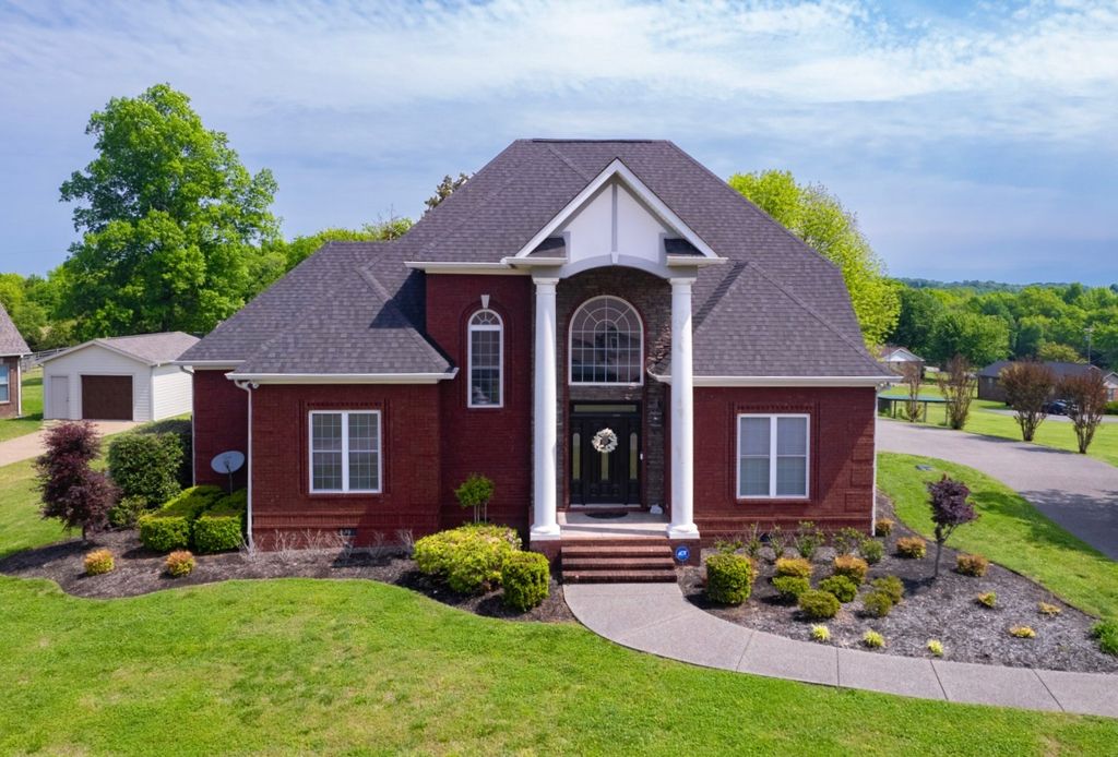 102 Briana Rd, Lebanon, TN 37087