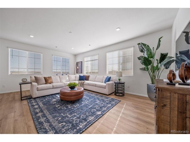 22305 E 39th Ave, Aurora, CO 80019