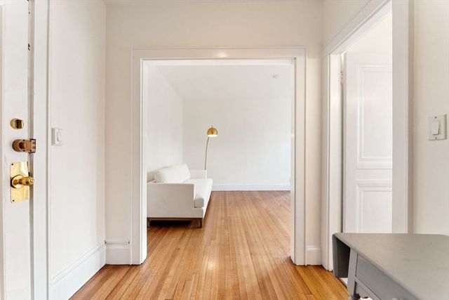 20 Concord Ave 6, Cambridge, MA 02138