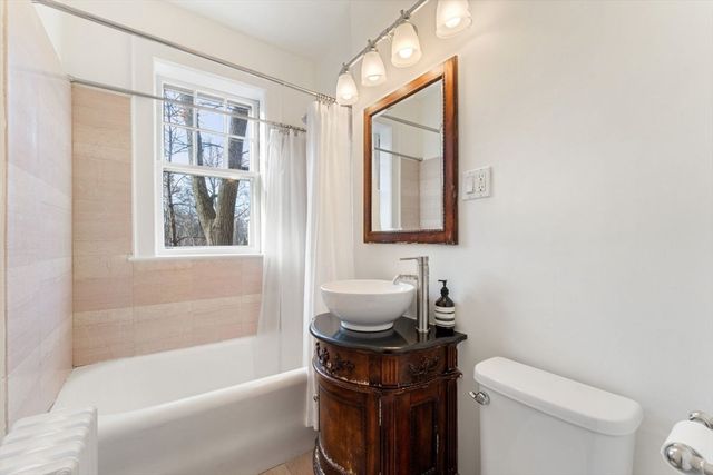 20 Concord Ave 6, Cambridge, MA 02138