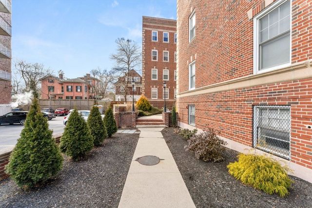 20 Concord Ave 6, Cambridge, MA 02138