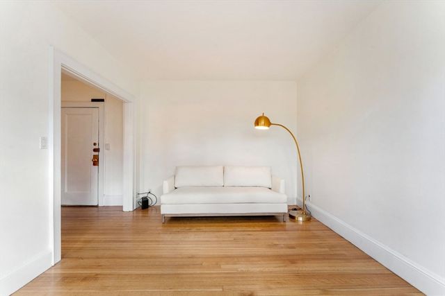 20 Concord Ave 6, Cambridge, MA 02138