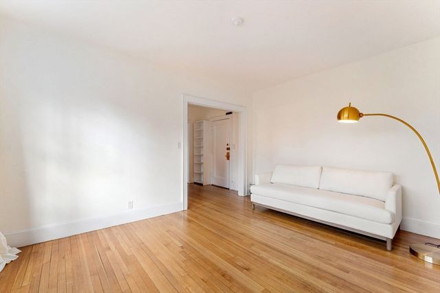 20 Concord Ave 6, Cambridge, MA 02138