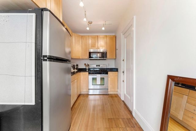 20 Concord Ave 6, Cambridge, MA 02138