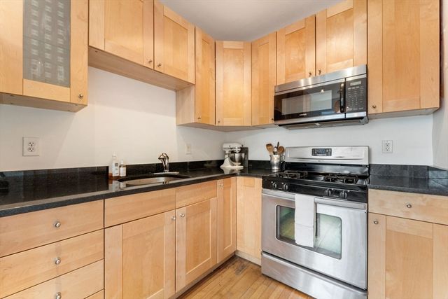 20 Concord Ave 6, Cambridge, MA 02138