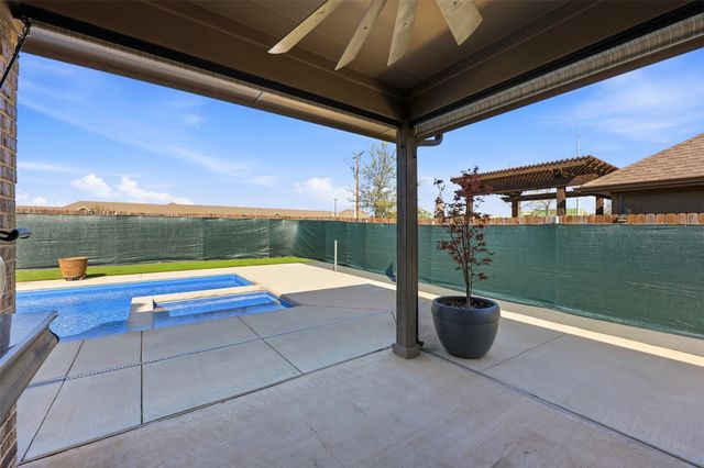 1739 Riviera Drive, Waxahachie, TX 75165