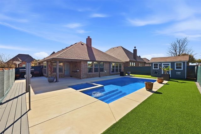 1739 Riviera Drive, Waxahachie, TX 75165