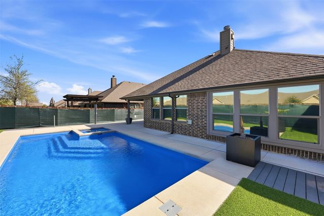 1739 Riviera Drive, Waxahachie, TX 75165