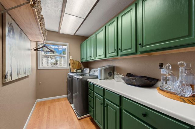 75 MATTERHORN Drive, Cedar Crest, NM 87008