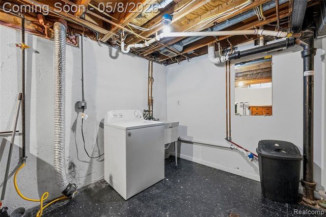 18210 Winwood Avenue, Brownstown, MI 48193