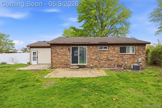 18210 Winwood Avenue, Brownstown, MI 48193