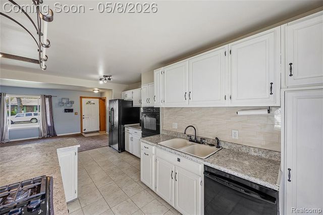 18210 Winwood Avenue, Brownstown, MI 48193