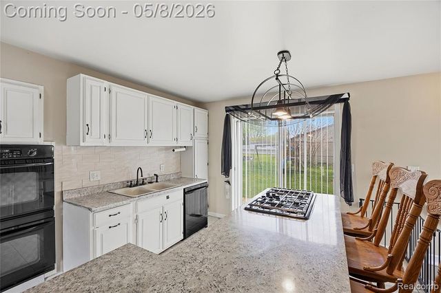 18210 Winwood Avenue, Brownstown, MI 48193