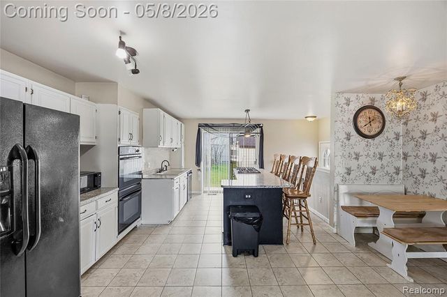 18210 Winwood Avenue, Brownstown, MI 48193