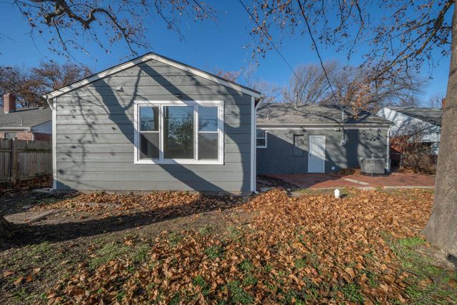 716 S Edgemoor, Wichita, KS 67218