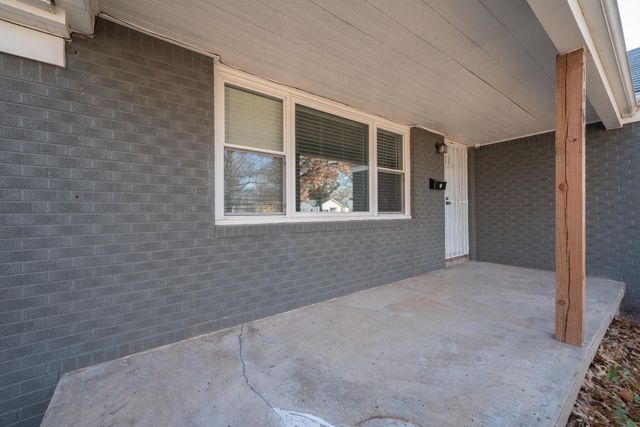 716 S Edgemoor, Wichita, KS 67218