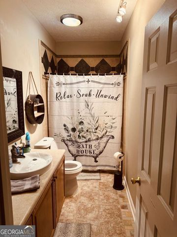 8590 Kencrest Drive, Winston, GA 30187