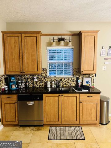 8590 Kencrest Drive, Winston, GA 30187