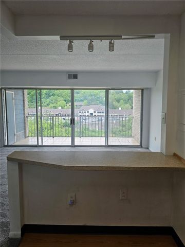 2160 Greentree Rd 606W, Scott Twp, PA 15220