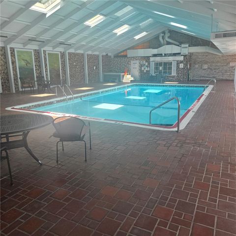 2160 Greentree Rd 606W, Scott Twp, PA 15220