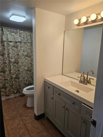 2160 Greentree Rd 606W, Scott Twp, PA 15220