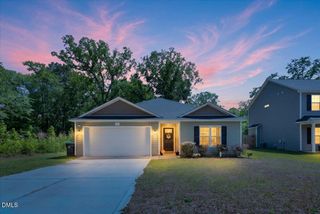 311 W 6th Avenue, Raeford, NC 28376