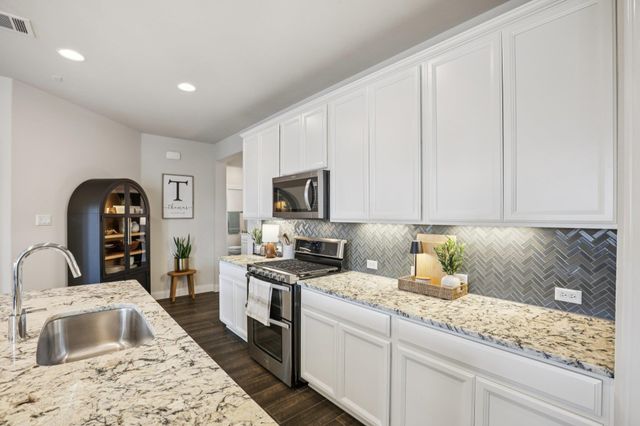 642 Bayberry CIR, Buda, TX 78610